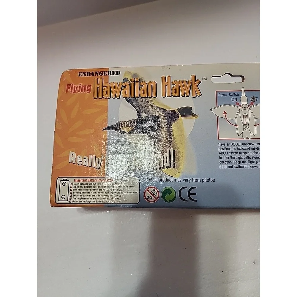 Flying hawaiian Hawk toy flies around with realistic flying‎ motions